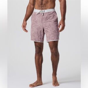 Vuori Cruise Boardshort 7" in Zion Rose Water Lily